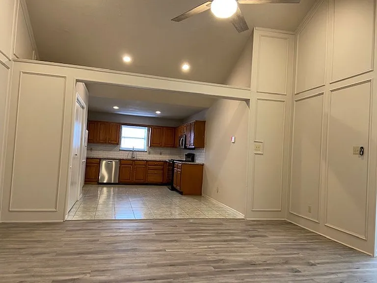 2303 Markland St — Photo 7