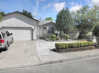 545 E 8th St, La Center, WA