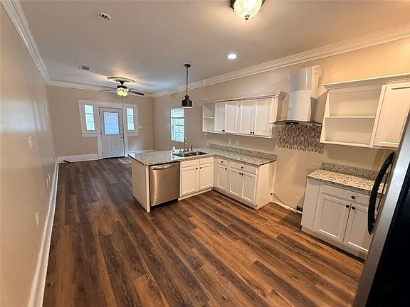5th image of 7016-18 Fig St