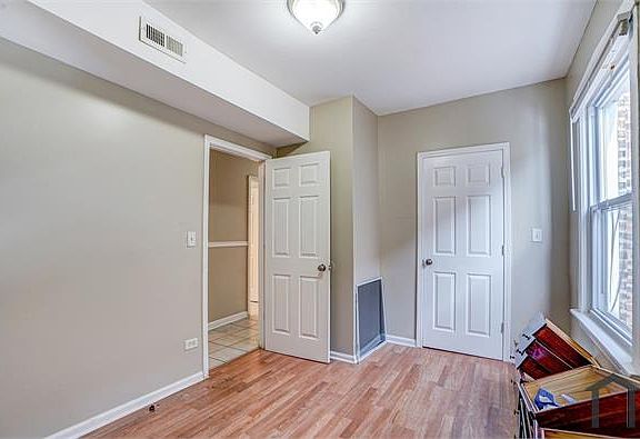 4th image of 1523 E 74th Pl #1