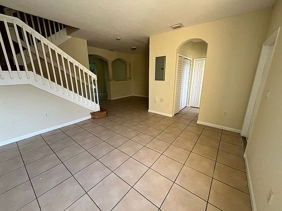 4th image of 1519 SE 24th Ct