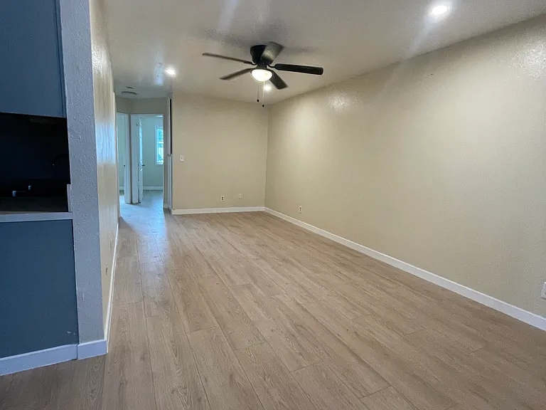 Genesis Apartments — Photo 34
