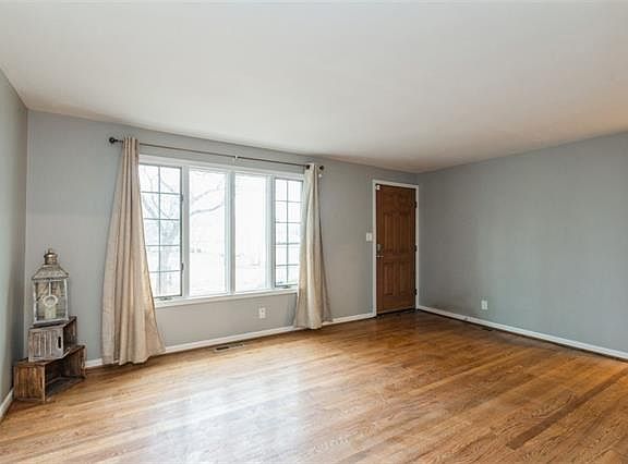 5th image of 111 W 84th Ter