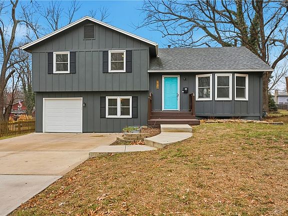 3rd image of 7614 Grandview Ln