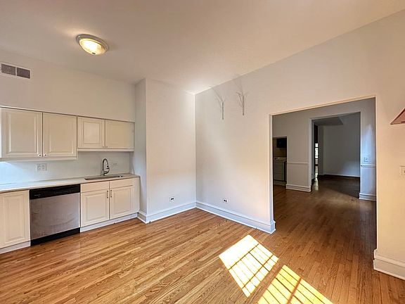 5th image of 1160 N Lasalle St #E02p