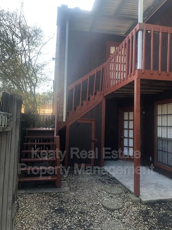 2 bed, 1.5 bath, 1100 sqft, $950 — Photo 2