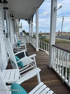 5 bed, 2.5 bath, 2154 sqft, $5,500 — Photo 3