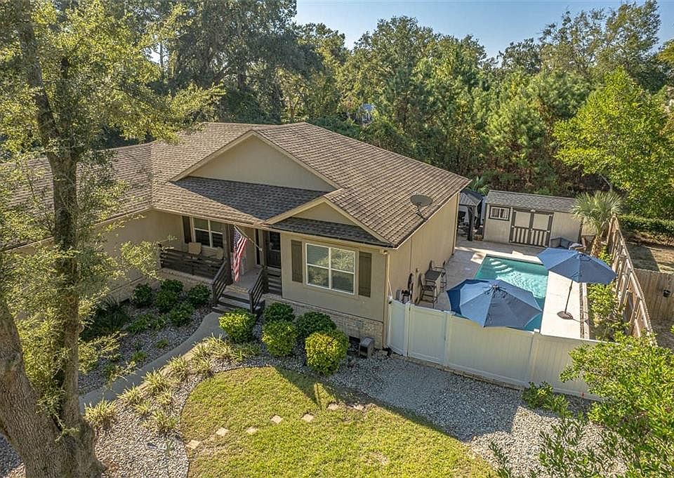 1st image of 113 Riverview Dr