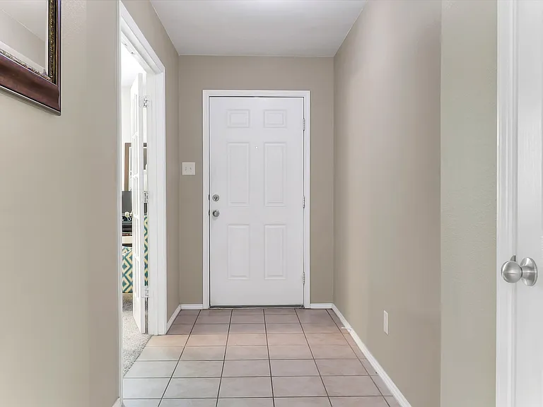 1713 Megan Creek Dr — Photo 2