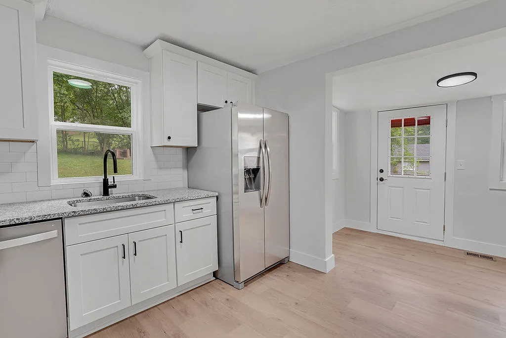 2 bed, 1000 sqft, $1,450 — Photo 3