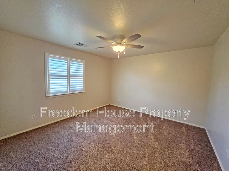 111 Mondale Ct — Photo 38