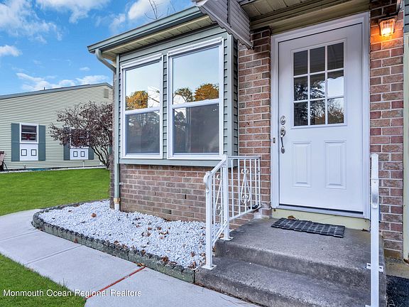 4th image of 33A Easton Dr