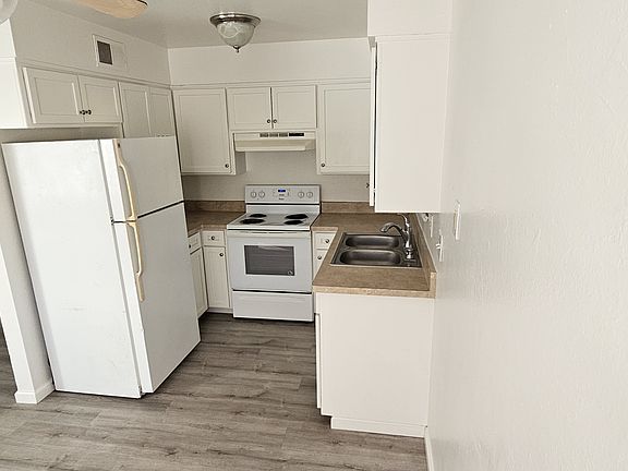 3rd image of 1110 Ivy St APT 4