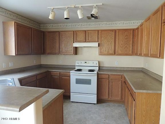 3rd image of 11522 W Poinsettia Dr