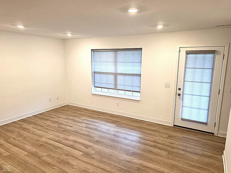 6929 Adalene Ln — Photo 30