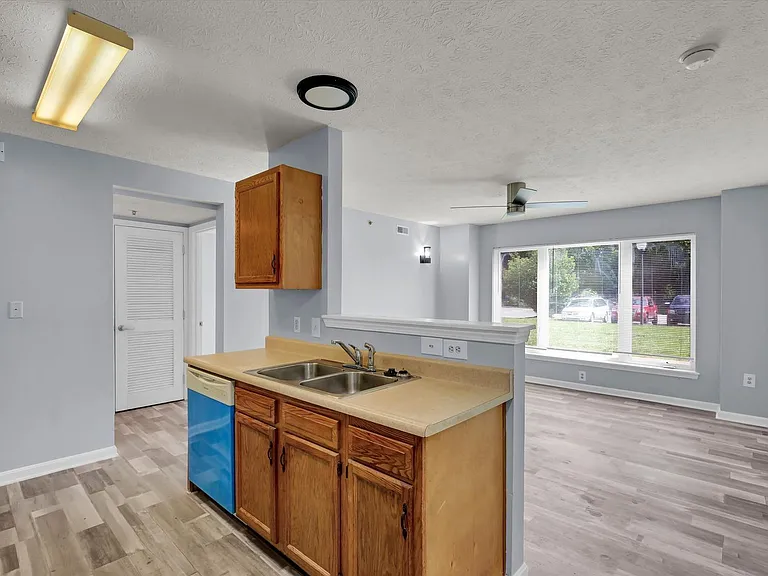 Rowan Place Apartments — Photo 39