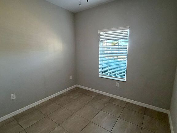 2nd image of 523 NE 24th Ave