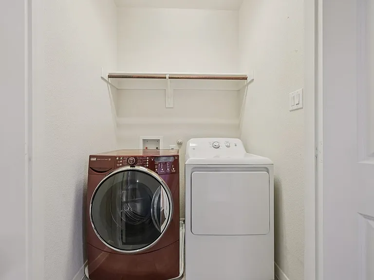3934 Amberwood Dr — Photo 26