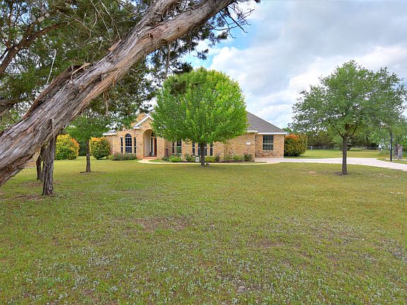 2nd image of 126 Stable Oaks Dr