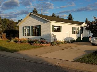 3325 Emerald Park Dr, Milford, MI 48380