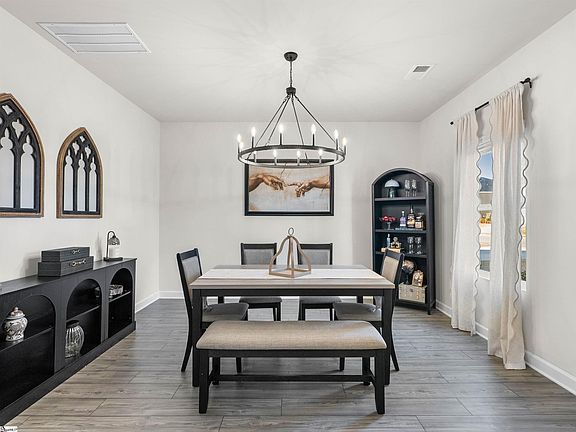 5th image of 1012 Killian St