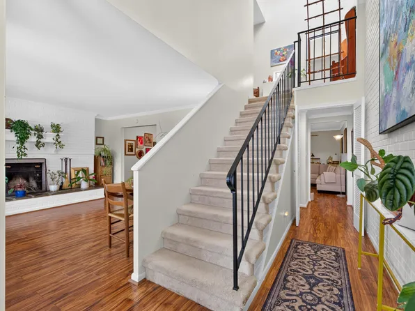 227 Harvest Dr, Charlottesville, VA 22903
