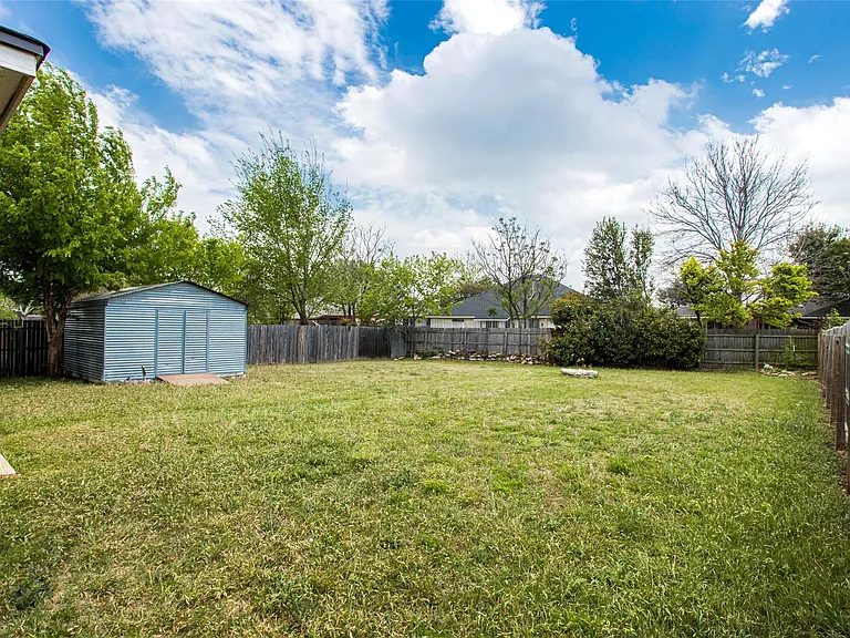 814 Lantana Ln — Photo 27
