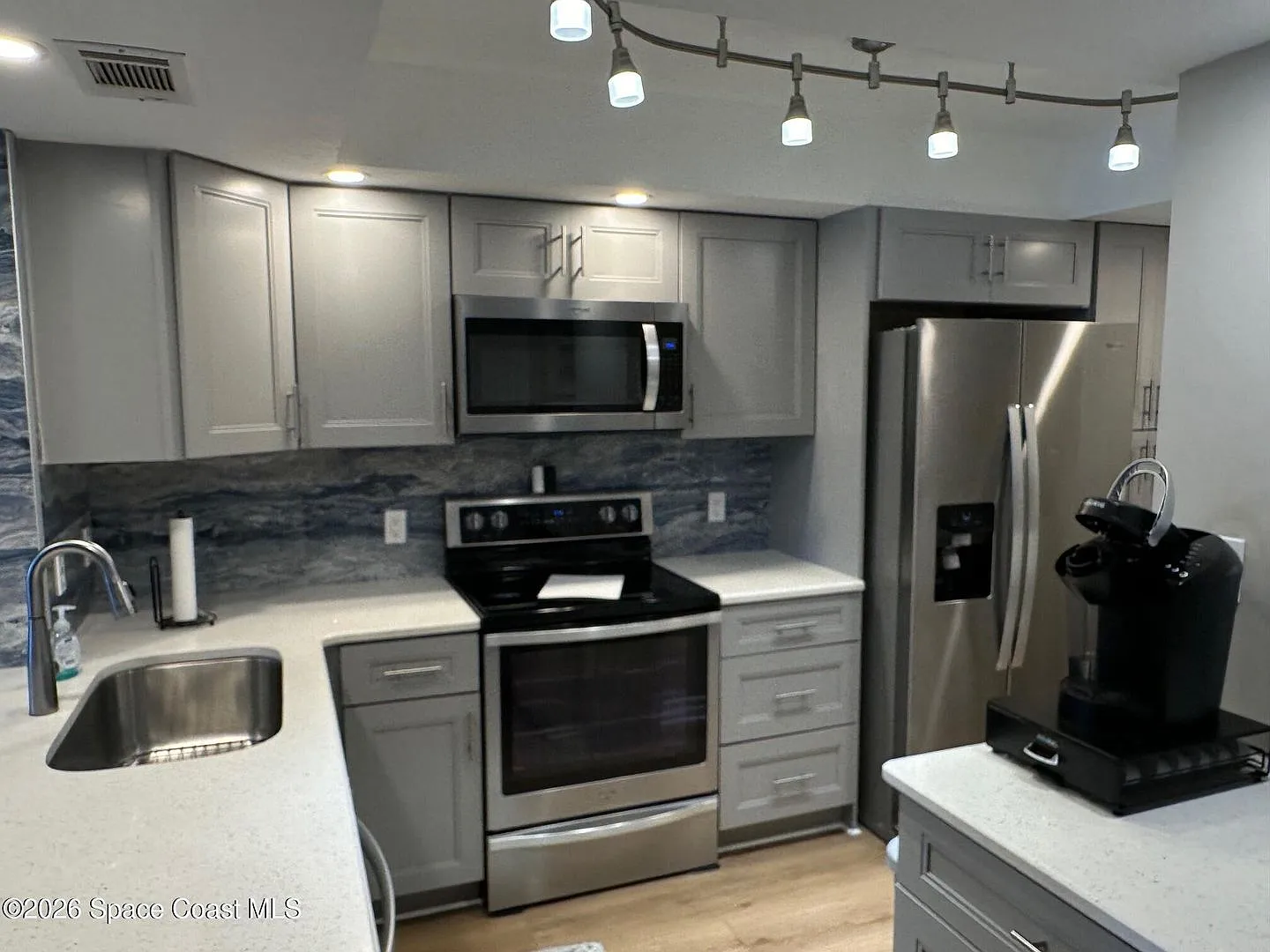 Furnished Condo With Boat Dock And Garage — Photo 2