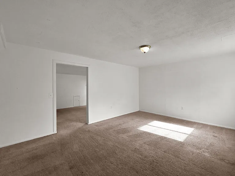 5991 S 3260 W — Photo 25