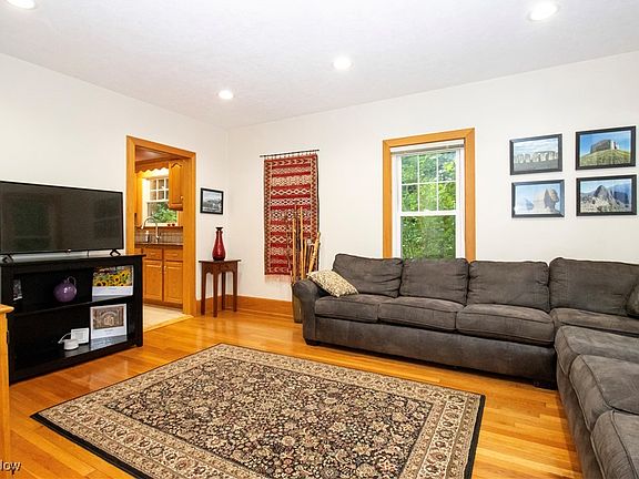 3rd image of 233 Elm Dr