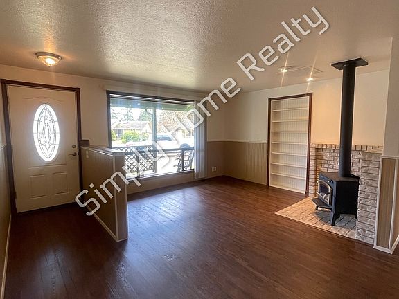 3rd image of 1313 Hyak Ct NE