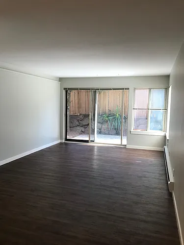 1307 E John St Photo 1
