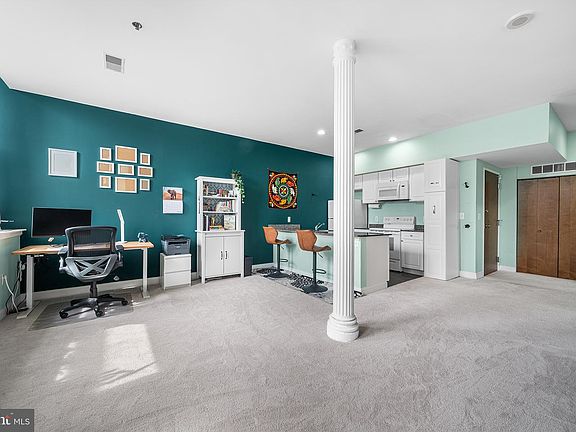 3rd image of 1001 Chestnut St #702E