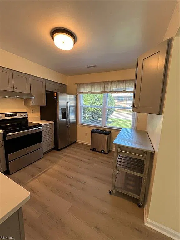 3 bed, 1.5 bath, 1400 sqft, $1,950 — Photo 4