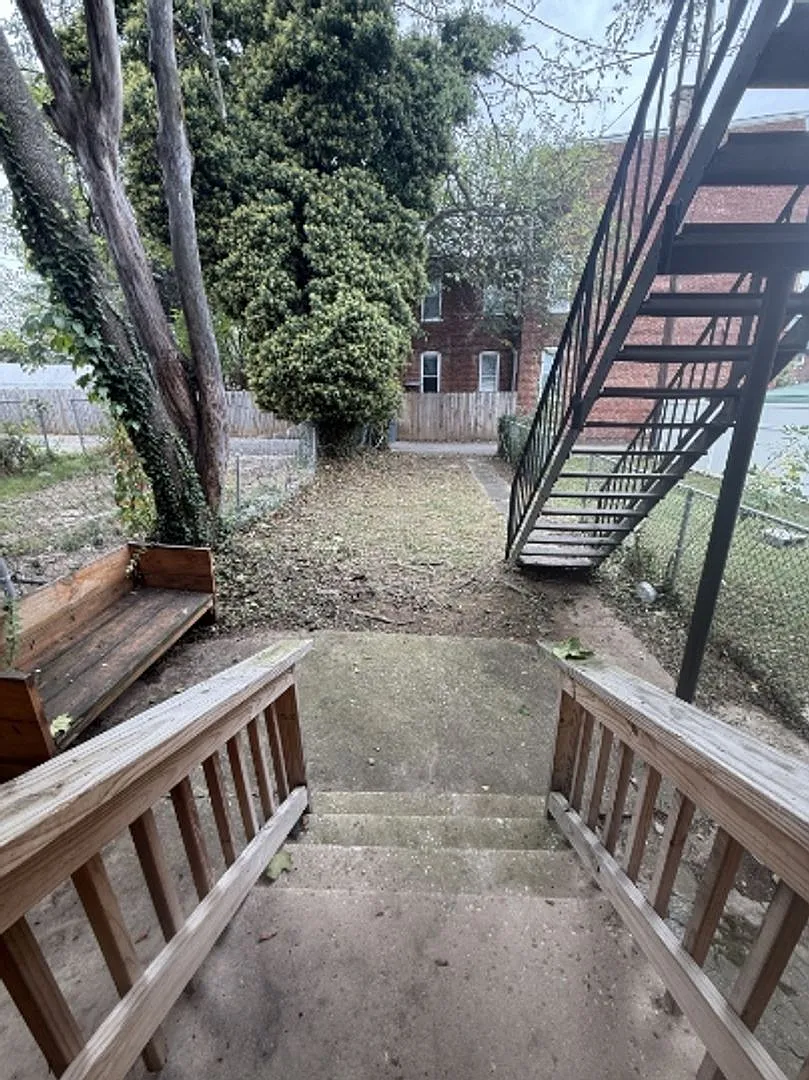 610 South Pershing Avenue — Photo 2