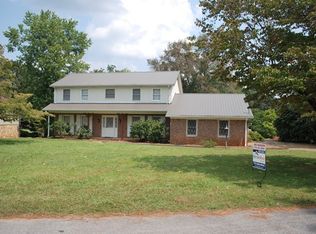 107 Crescent Dr, Carrollton, GA 30117