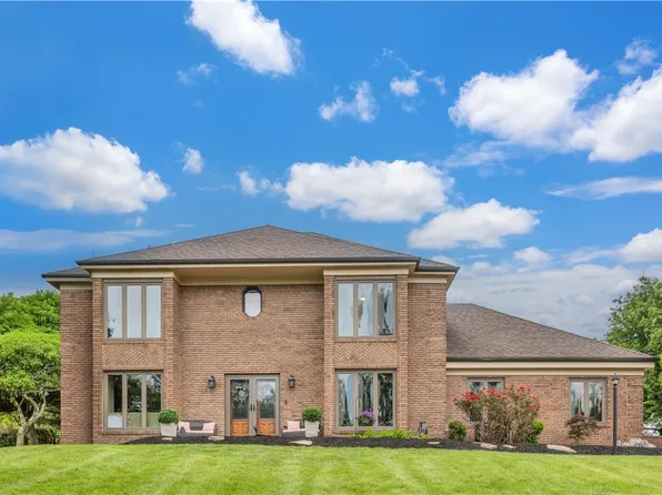 207 Springhouse Dr, Clairton, PA 15025