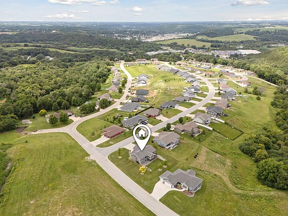 3rd image of 2413 Red Oak Rd
