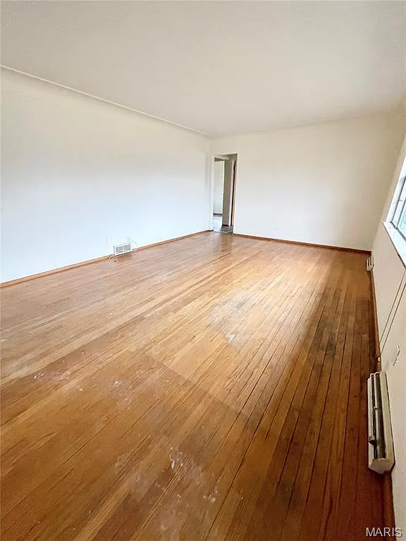3 bed, 1.0 bath, 1044 sqft, $1,500 — Photo 3