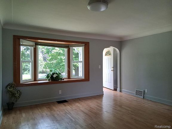 4th image of 4418 McCandlish Rd