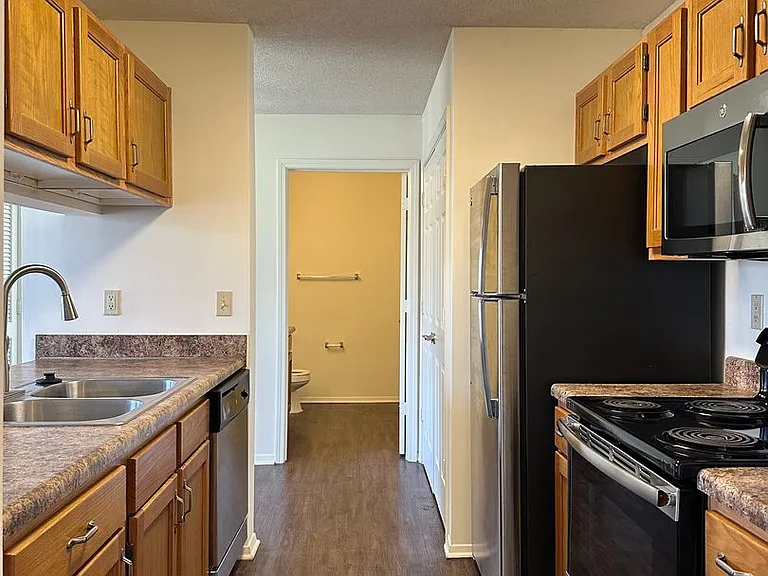 Hamilton at Turman Farms Apartments — Photo 32