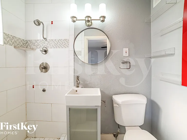 1519 W 6th St — Photo 9