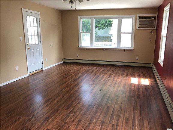4th image of 256 Denton Ave