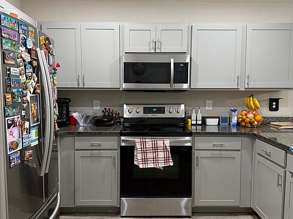 5th image of 410 Capri Way