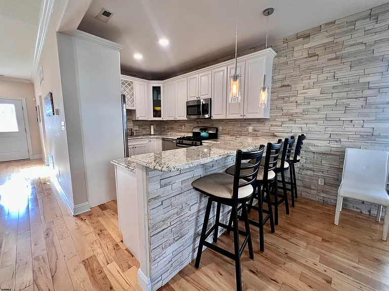 107 N Douglas Ave — Photo 8