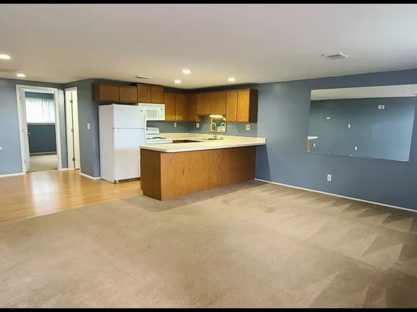 36024 Division Rd APT 2C, Richmond, MI 48062