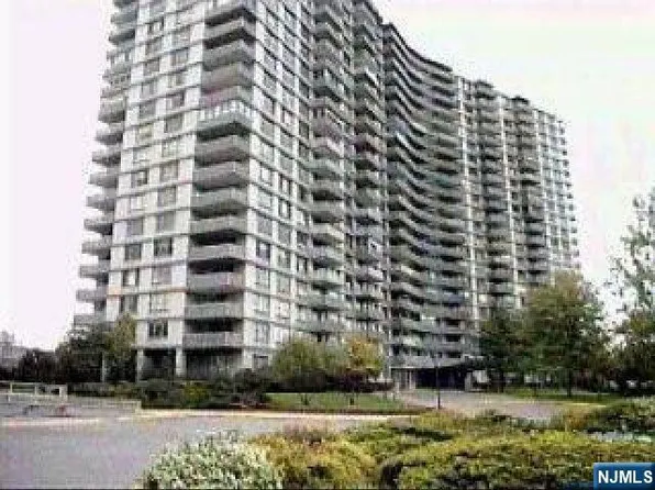 2100 Linwood Ave APT 14P, Fort Lee, NJ 07024