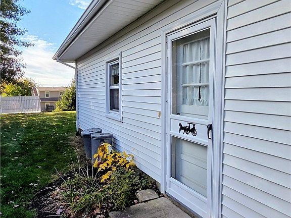 3rd image of 803 Terraview Dr