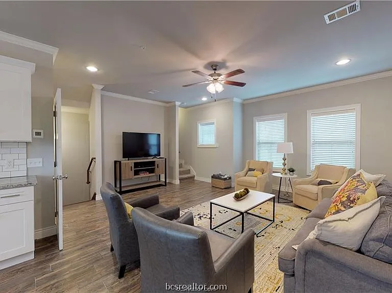 604 Clay St — Photo 14