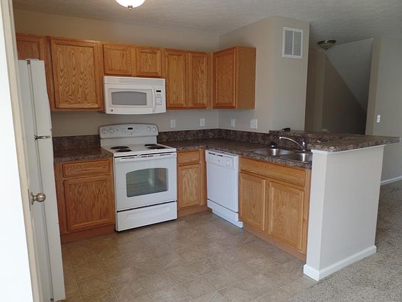 3rd image of 992 Hartford Village Blvd